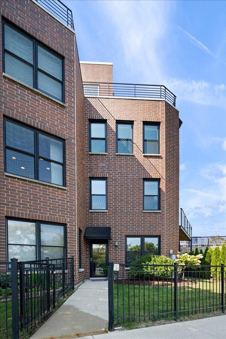 2976 N Riverwalk Dr. #70, Chicago, IL 60618