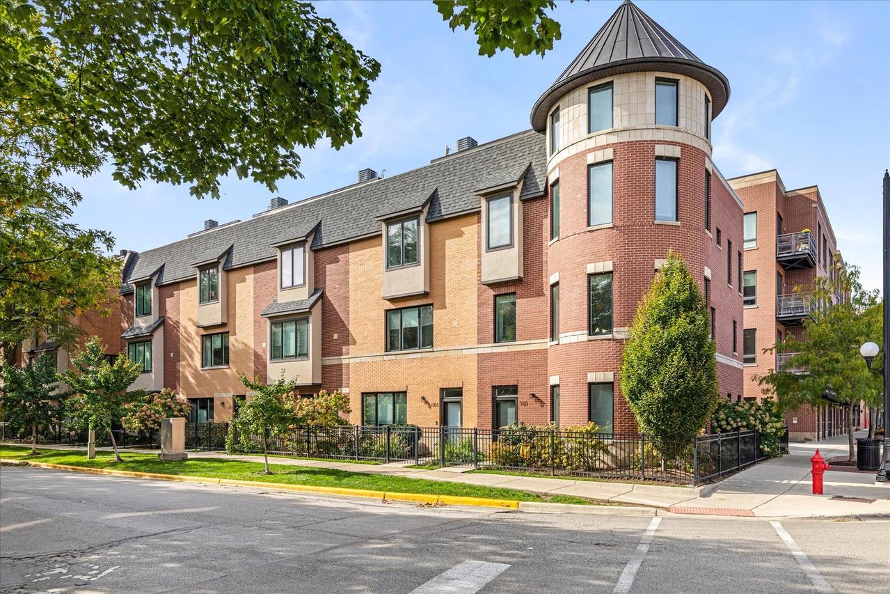 103 Home Ave., Oak Park, IL 60302
