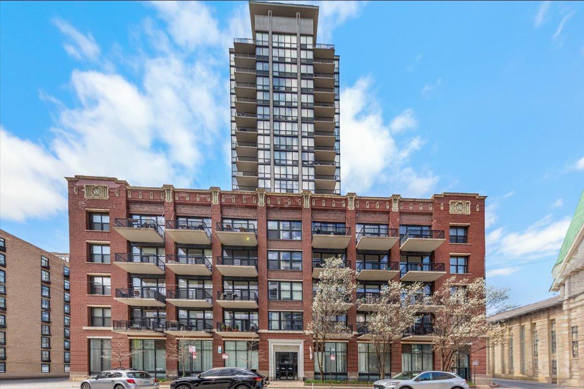 210 S Des Plaines Ave. #1603, Chicago, IL 60661