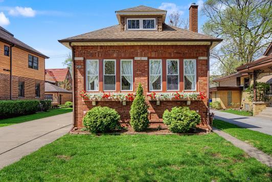 9818 S Leavitt St., Chicago, IL 60643