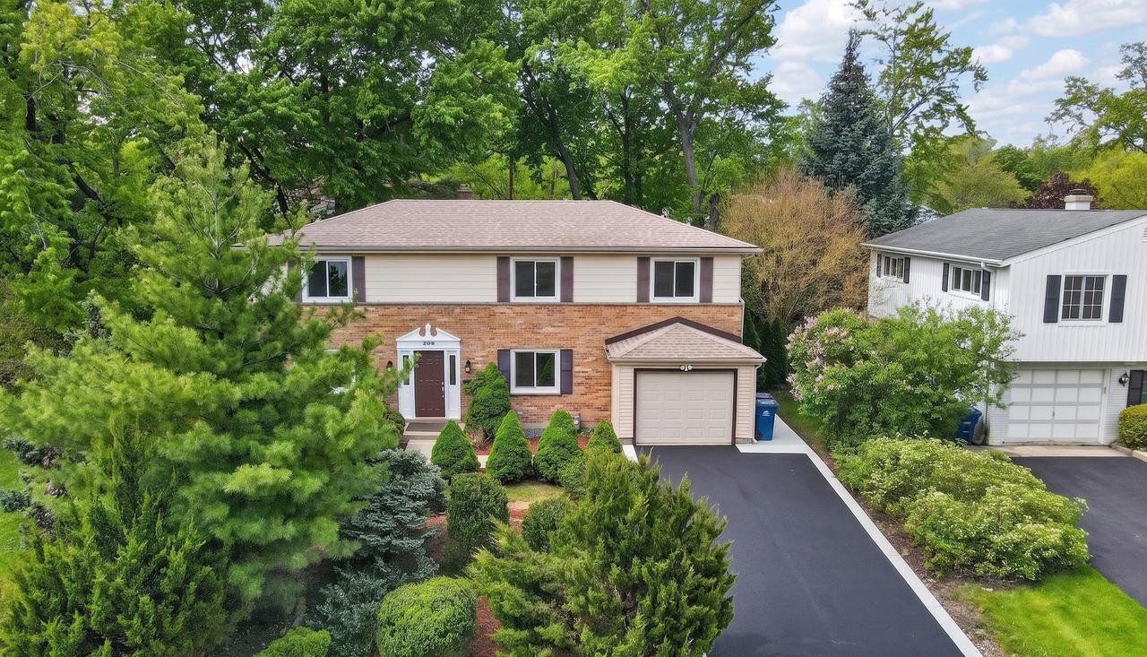 208 Pine St., Deerfield, IL 60015
