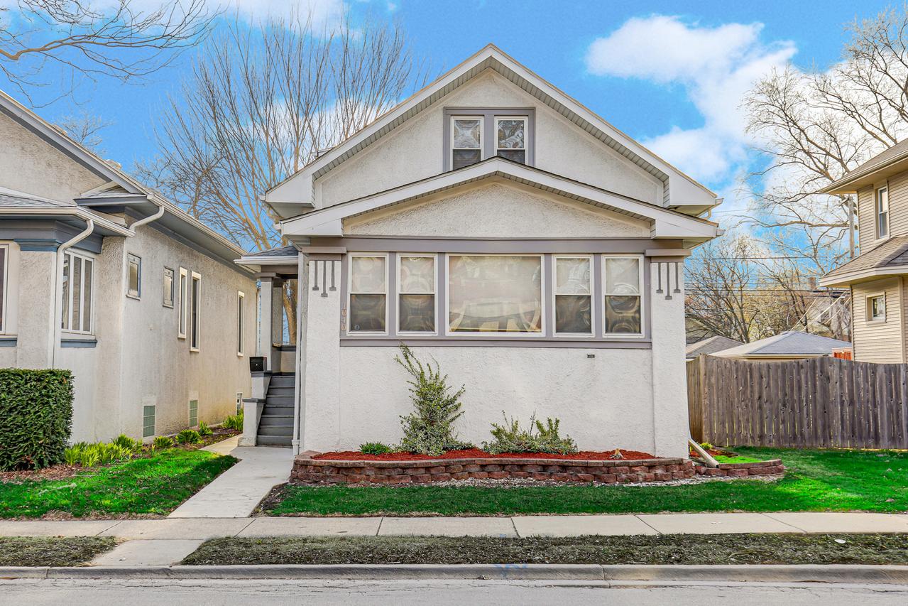 1040 N Austin Blvd., Oak Park, IL 60302