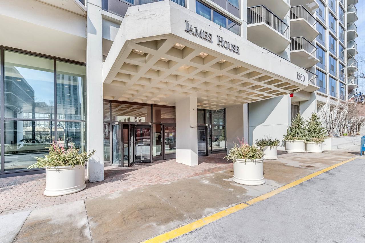 1560 N Sandburg Ter. #4009J, Chicago, IL 60610