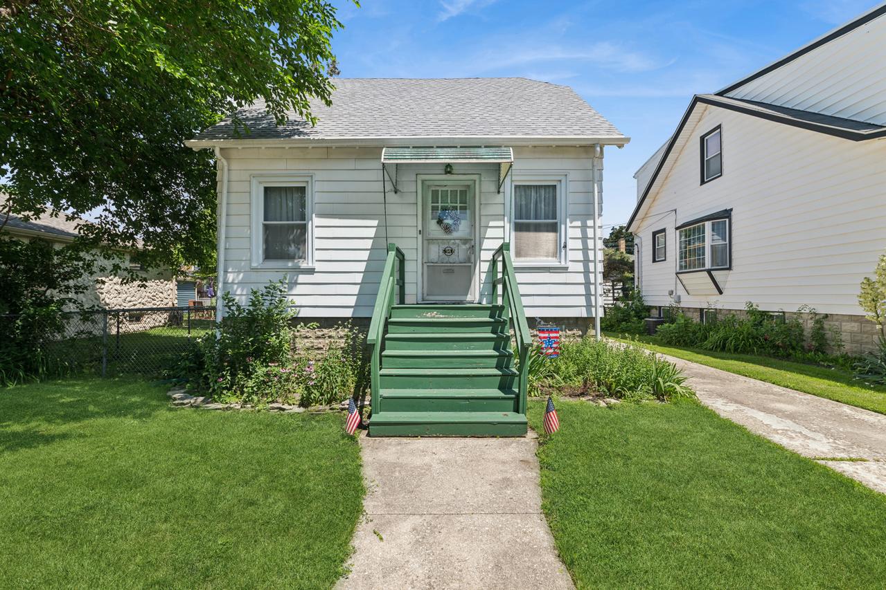 6948 W Berwyn Ave., Chicago, IL 60656