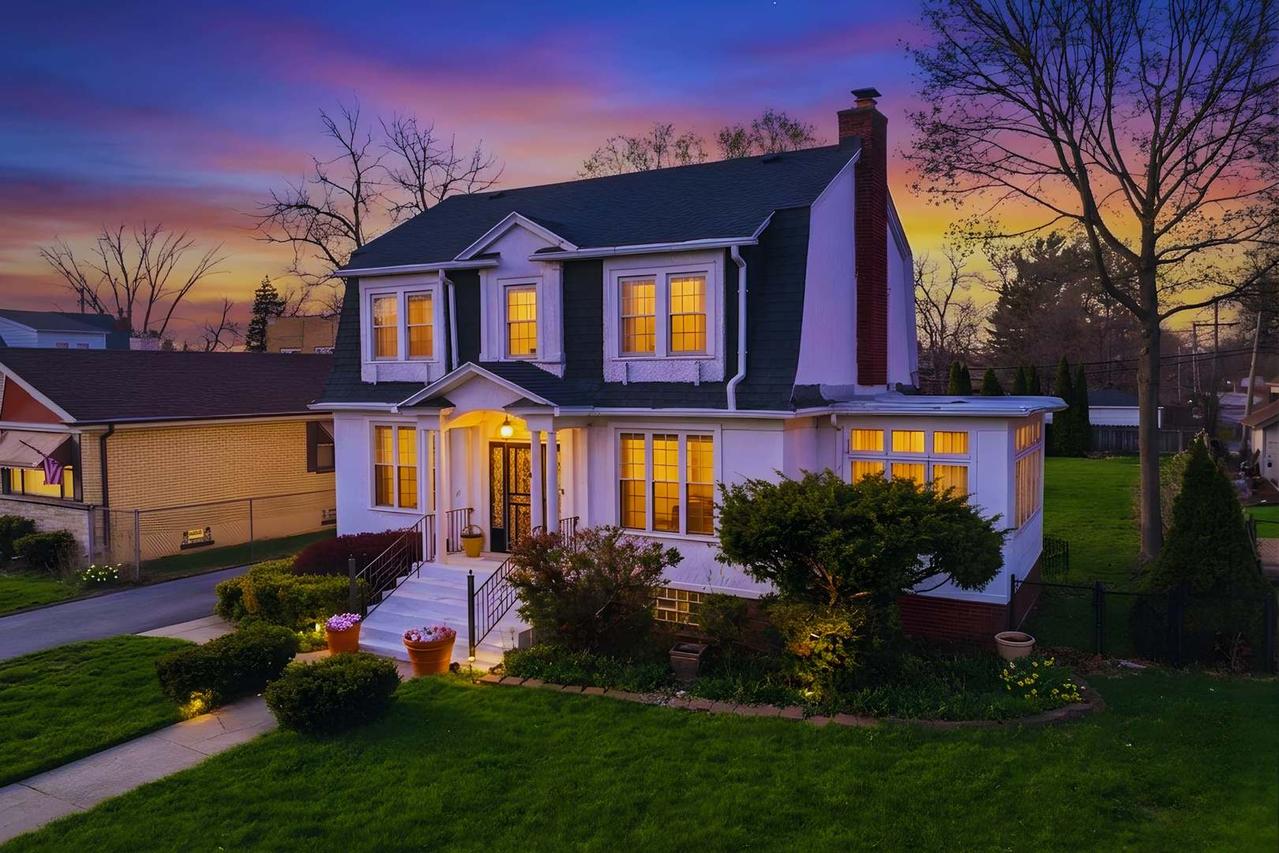 15 E 155th St., Harvey, IL 60426