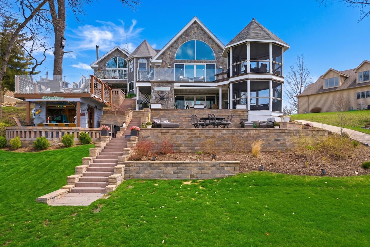 531 Circle Dr., Fox Lake, IL 60020