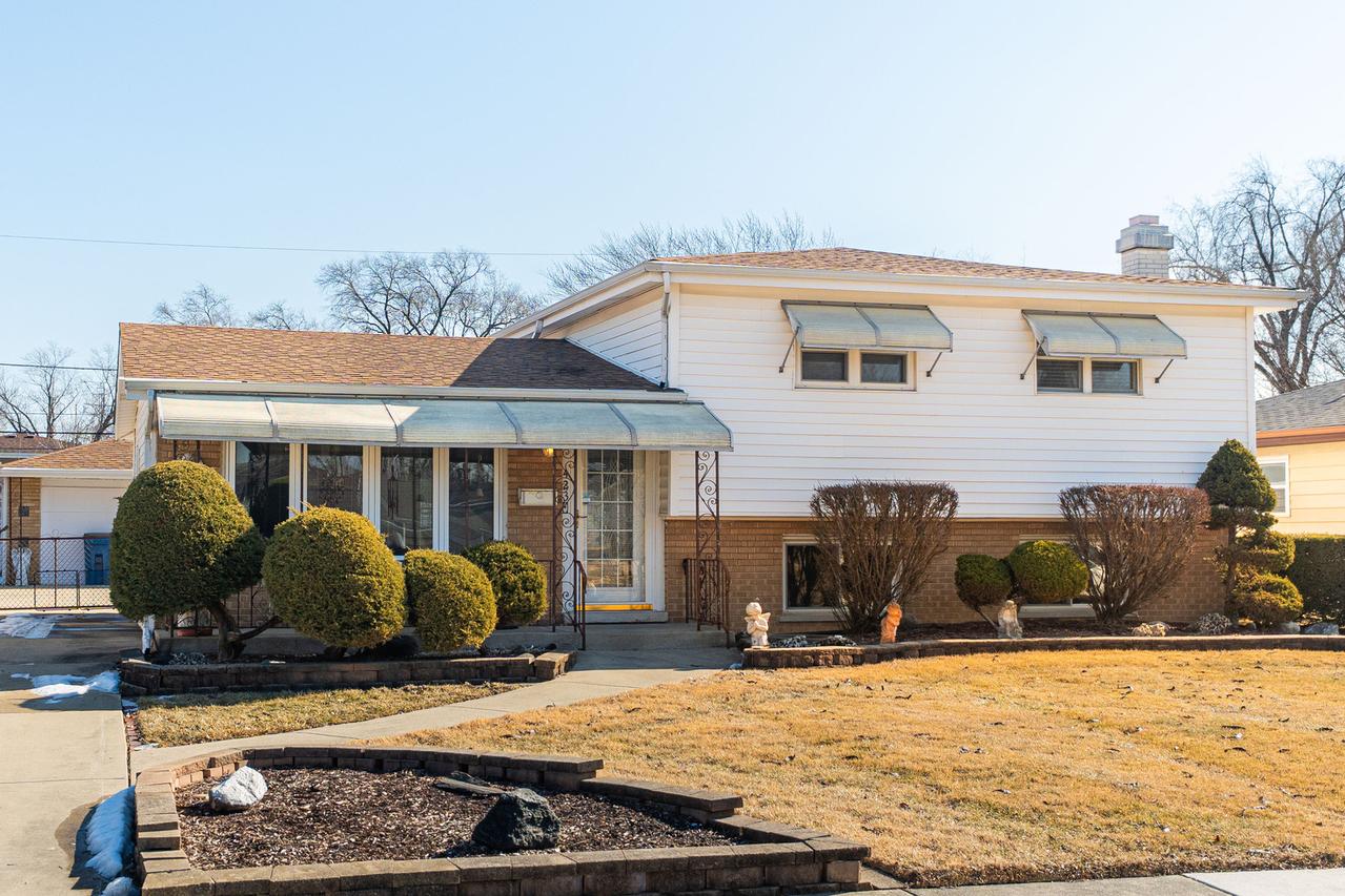 423 S Yale Ave., Addison, IL 60101