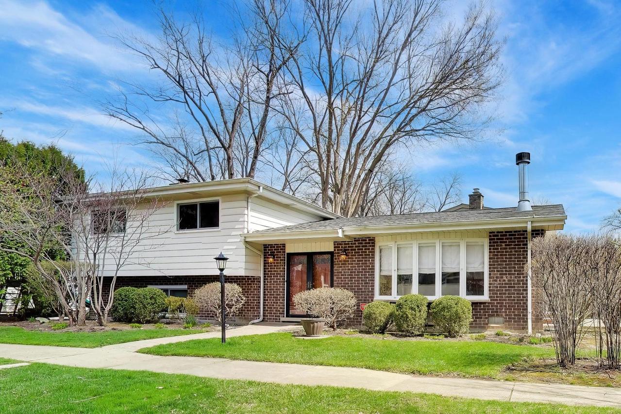 1659 Friar Tuck Ave., Highland Park, IL 60035