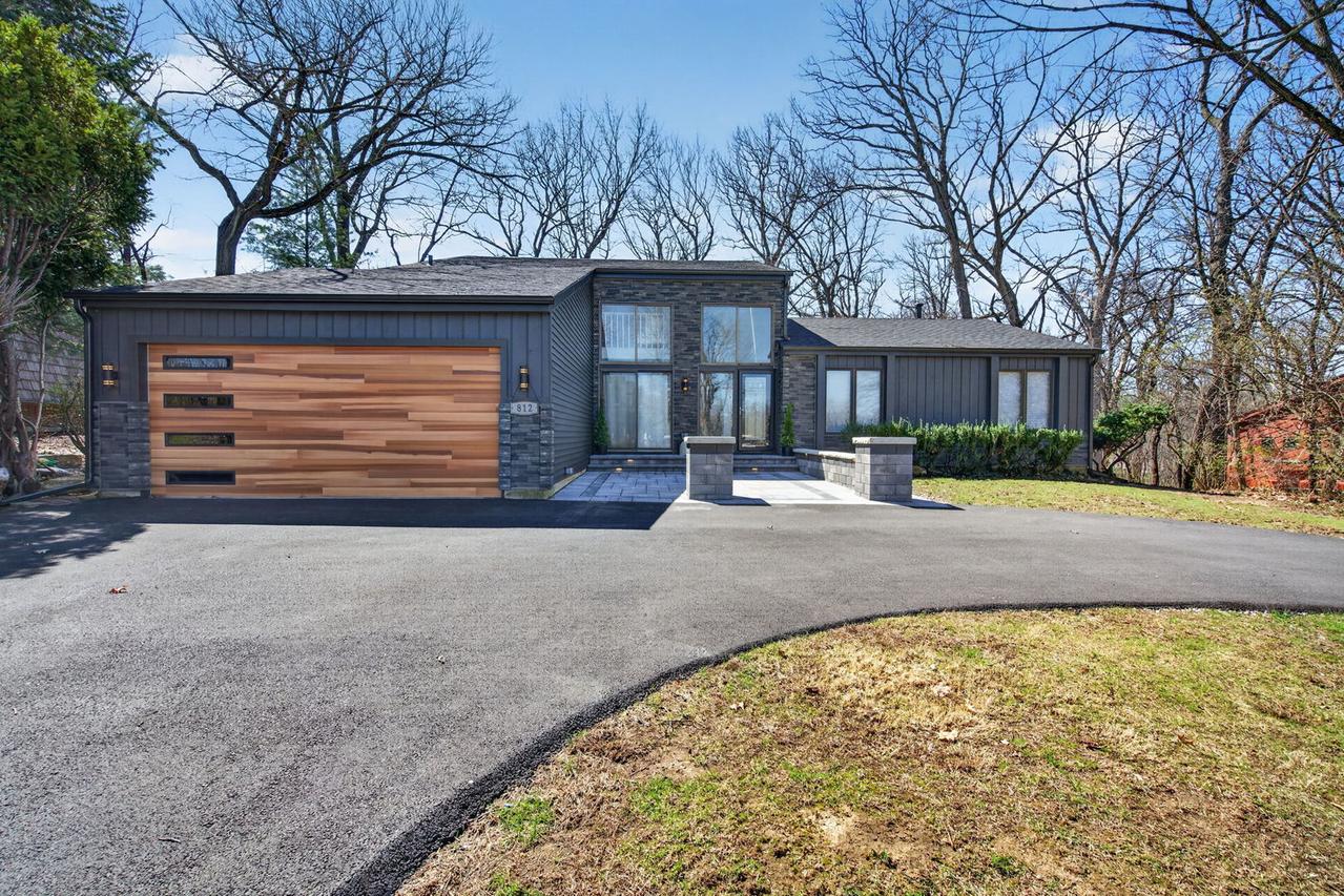 812 Tam O Shanter Cir., Bolingbrook, IL 60440