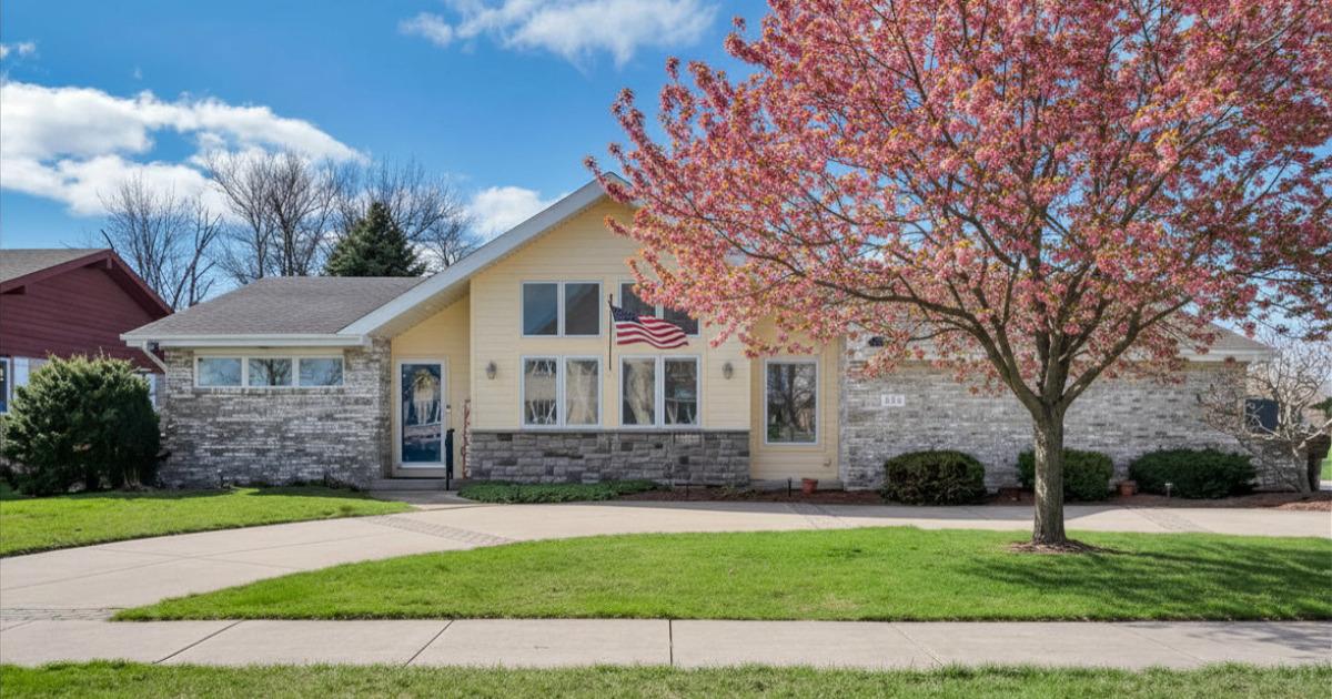 302 Miller St., Beecher, IL 60401