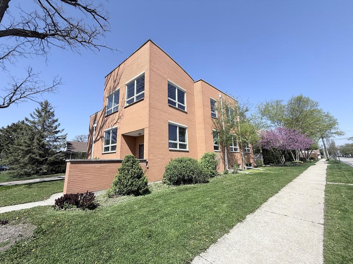 2201 N 77th Ave., Elmwood Park, IL 60707