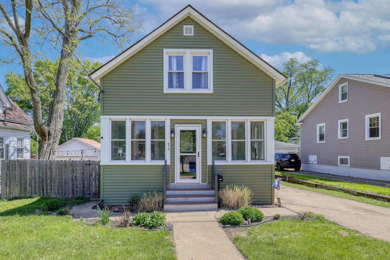 318 S 11th Ave., St. Charles, IL 60174