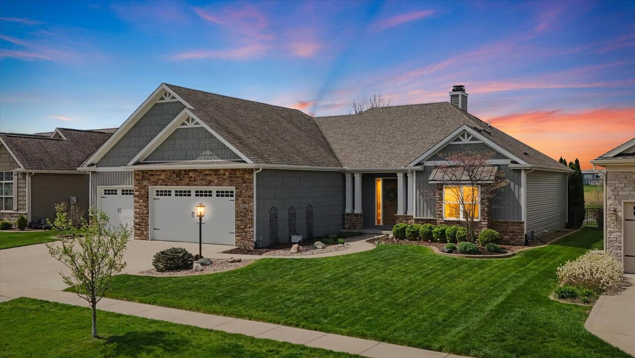 405 Denton Dr., Savoy, IL 61874