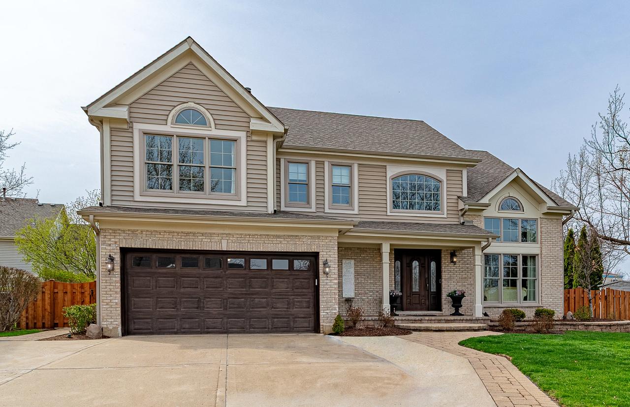 900 Christa Ct., Elk Grove Village, IL 60007