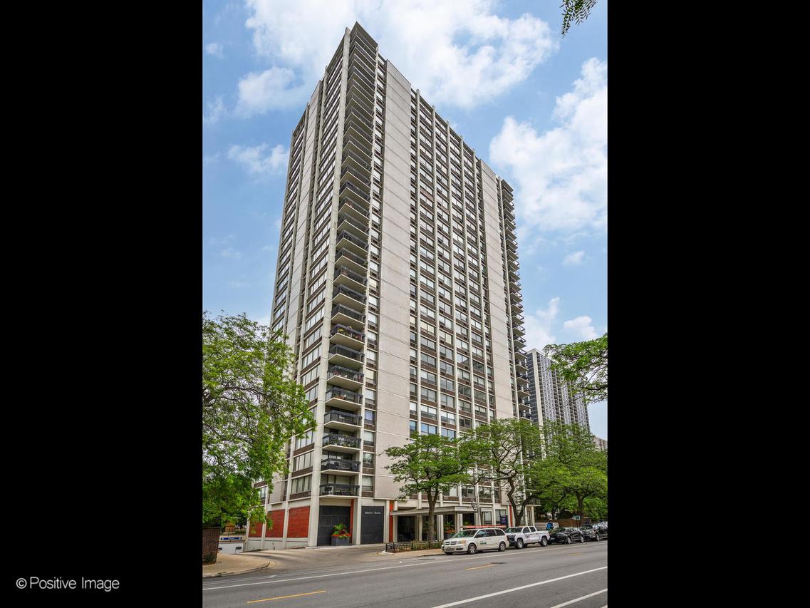 1455 N Sandburg Ter. #2905, Chicago, IL 60610