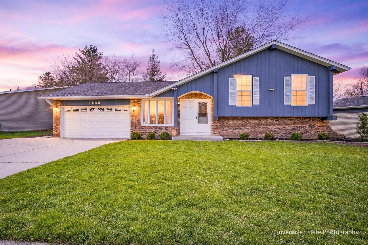 1560 Sheffield Dr., Elgin, IL 60123