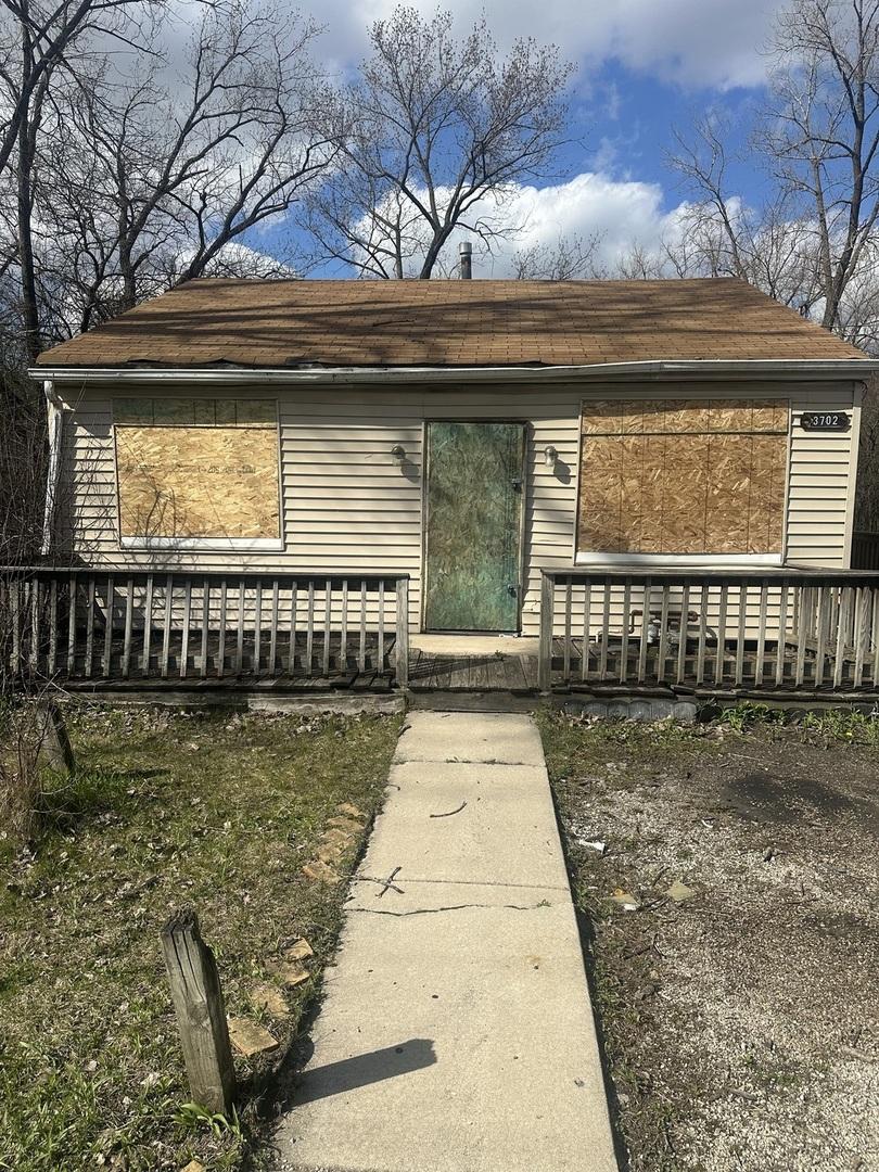 3702 Lincoln Ln., Robbins, IL 60472