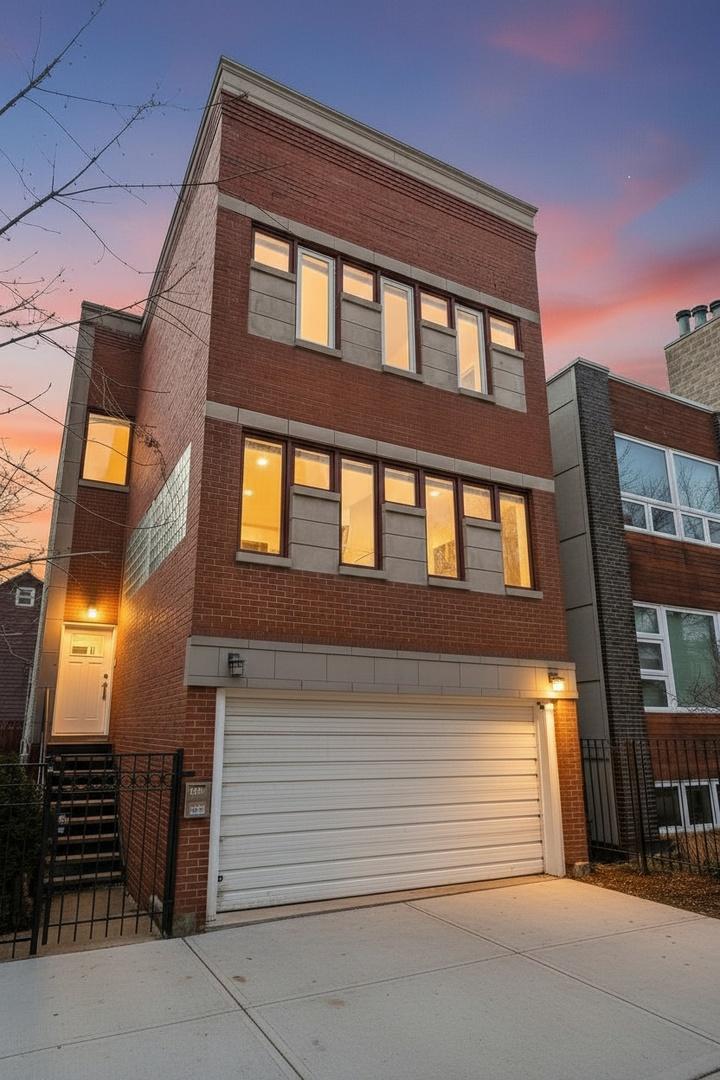 1527 W Pearson St., Chicago, IL 60642