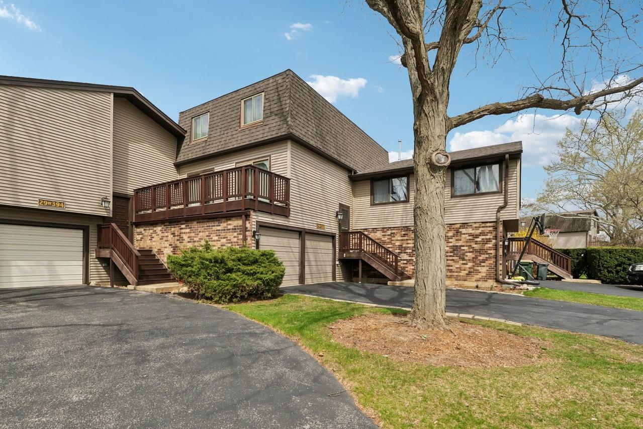 29W388 White Oak Dr., Warrenville, IL 60555