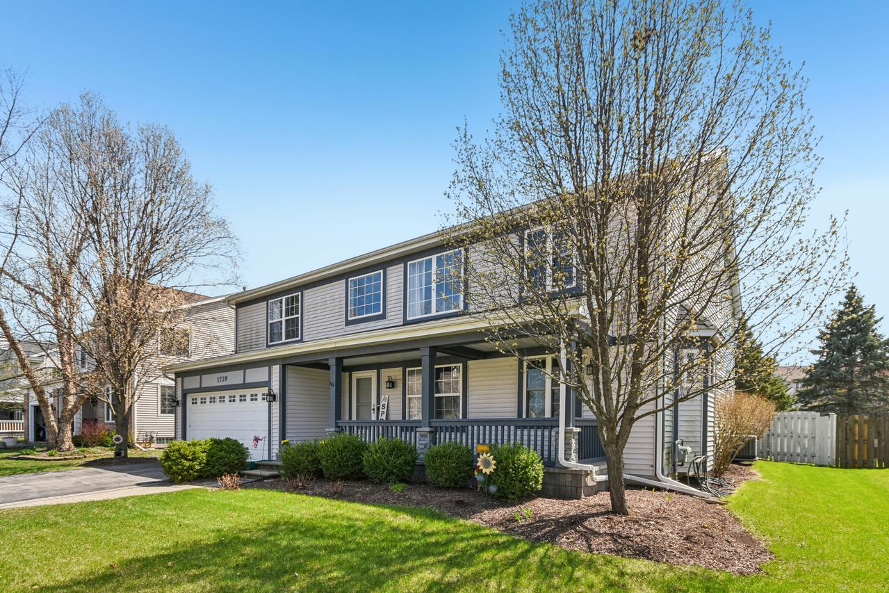 1739 Newbridge Cir., Elgin, IL 60123
