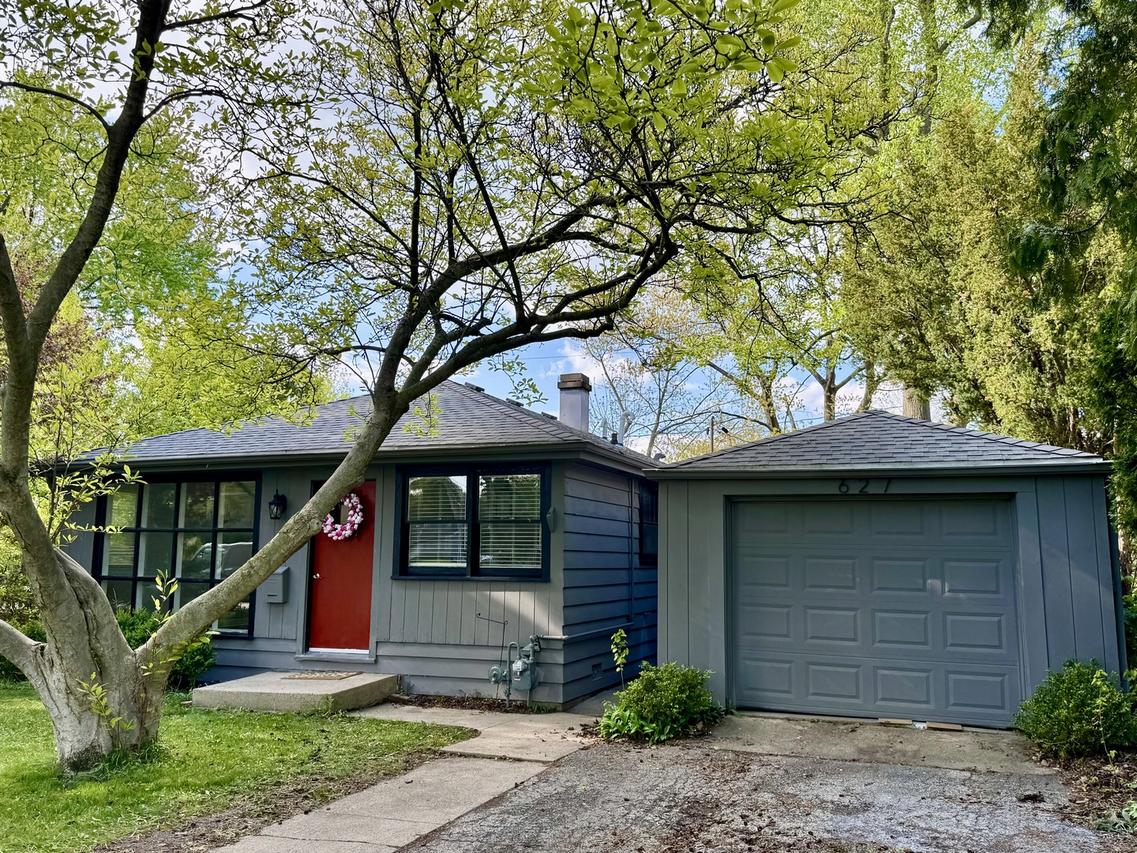 627 Woodward Ave., Geneva, IL 60134