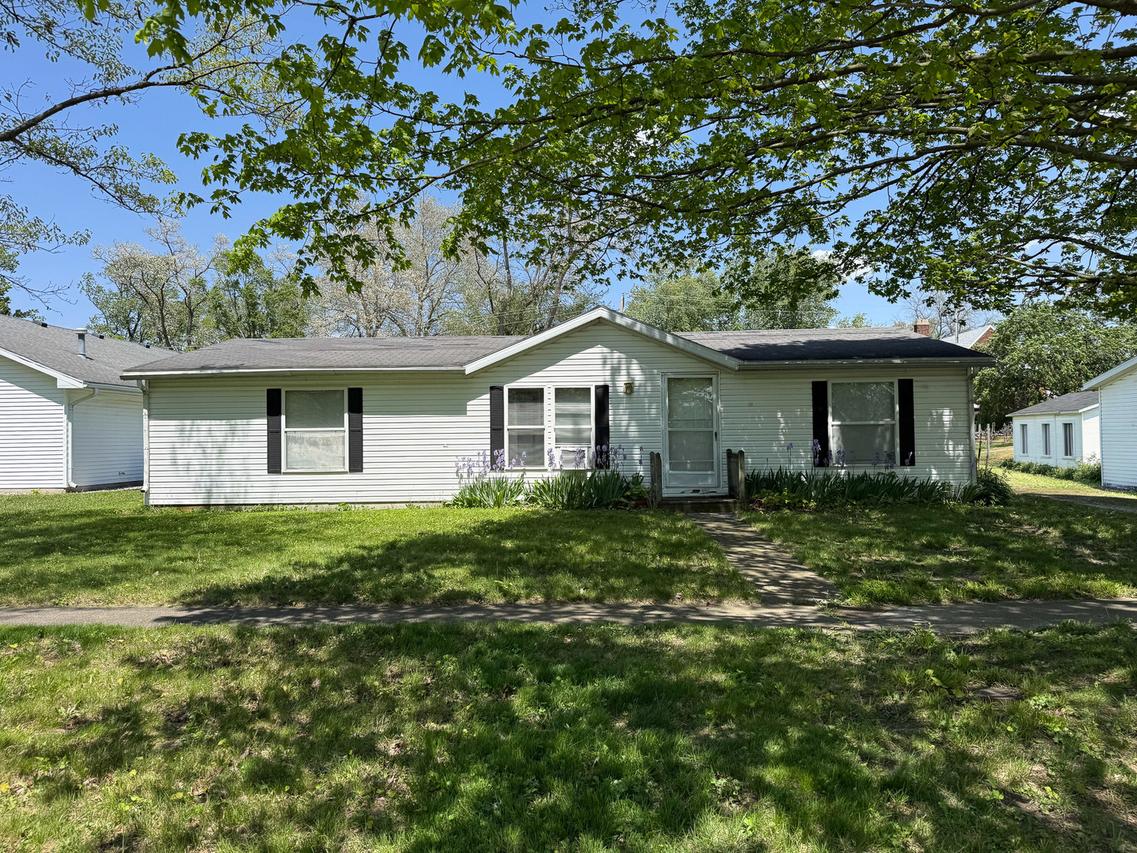 155 E Concord St., Sheldon, IL 60966