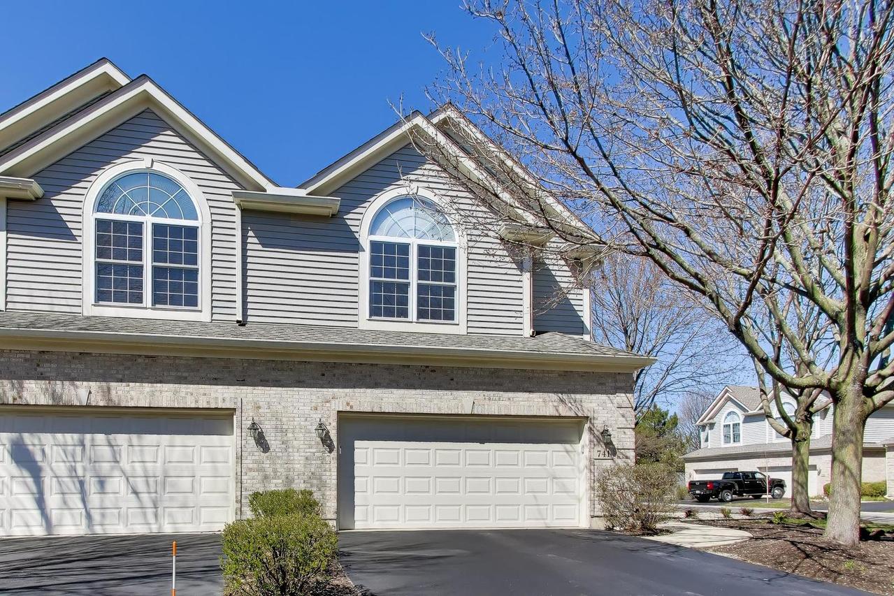 741 Juniper Ln., Lake In The Hills, IL 60156