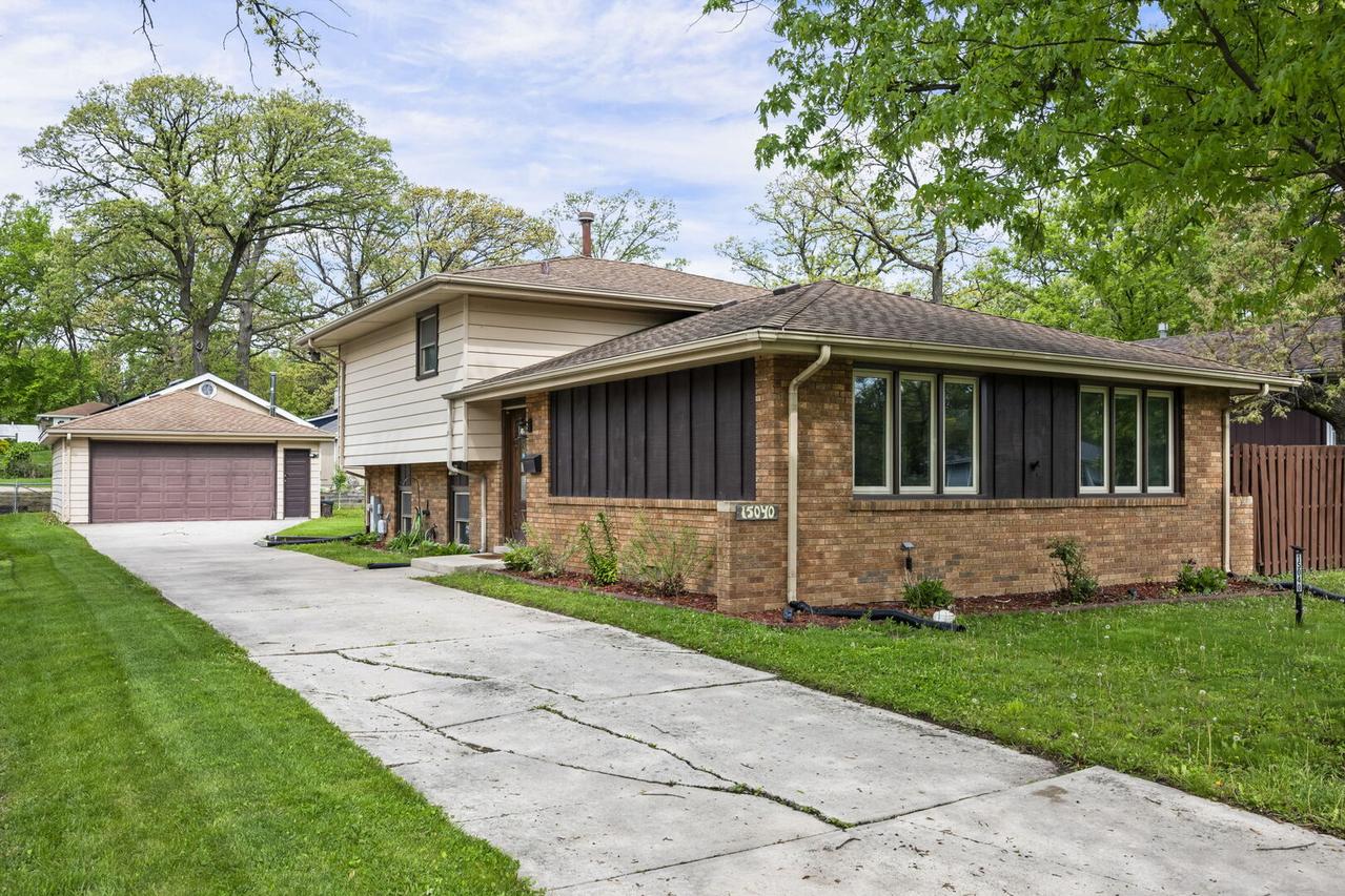 15040 Kenton Ave., Midlothian, IL 60445