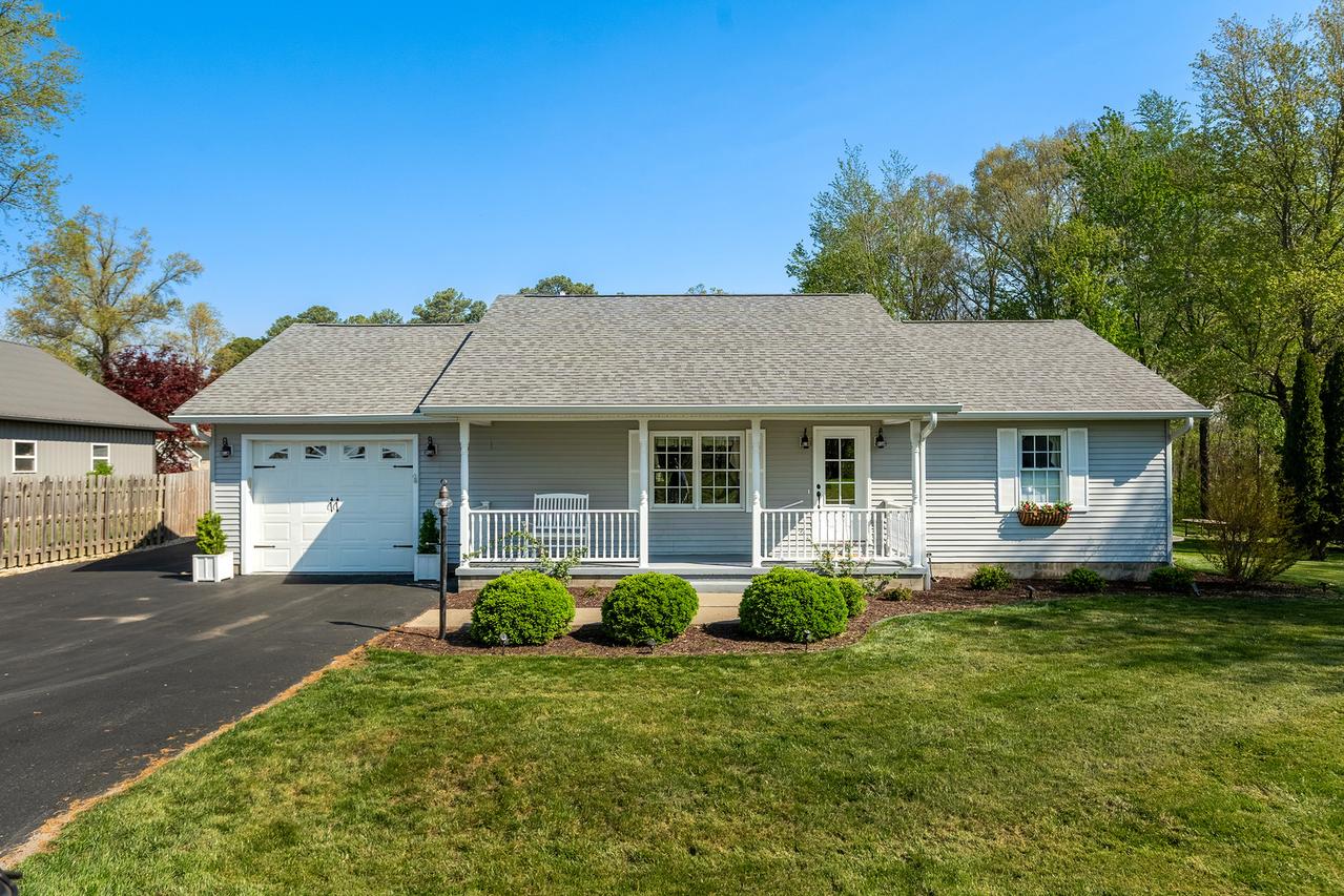 370 Woodlake Rd., Eldorado, IL 62930