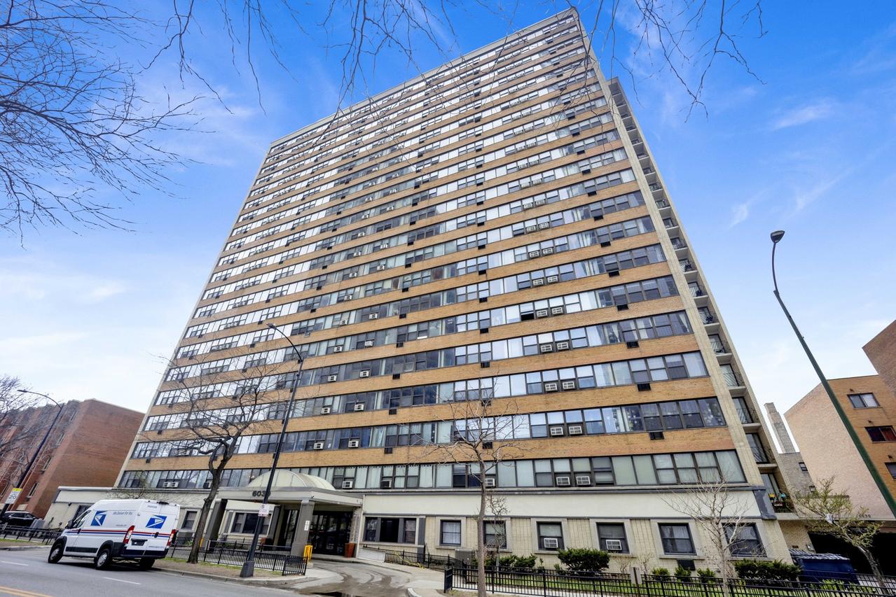 6030 N Sheridan Rd. #1307, Chicago, IL 60660