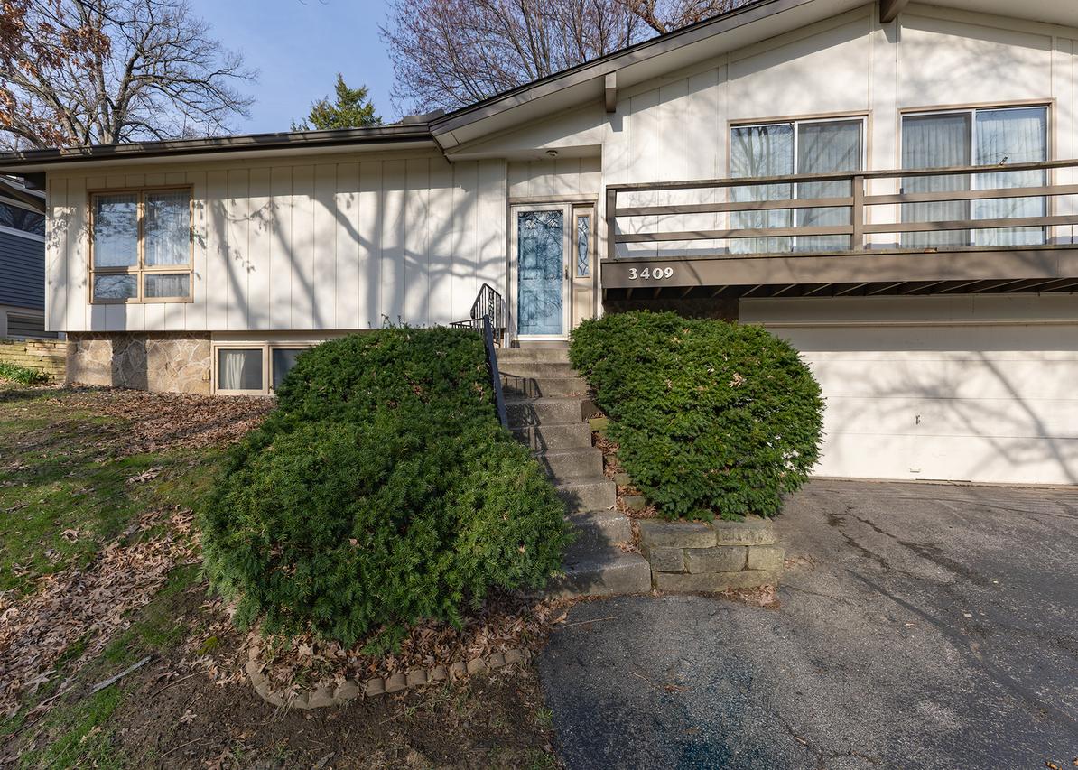 3409 52nd St., Moline, IL 51265