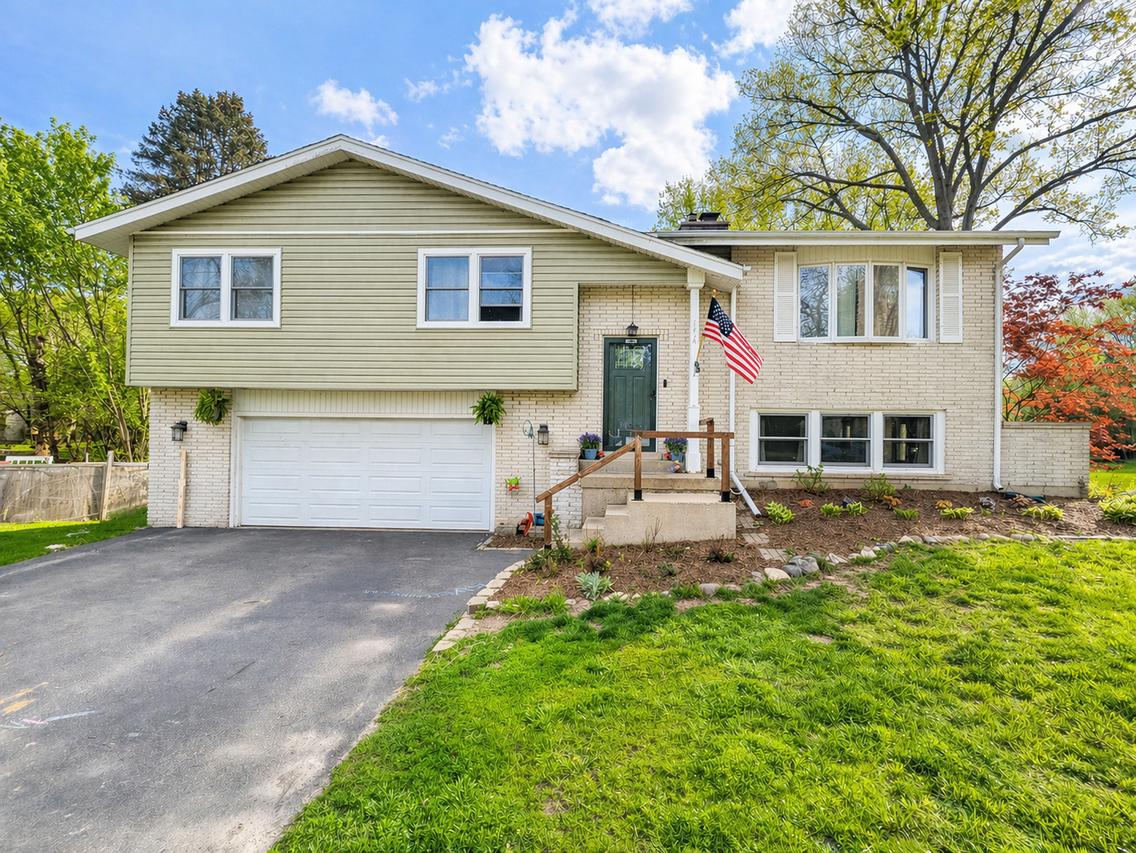 1214 Jill Peak Dr., Sleepy Hollow, IL 60118