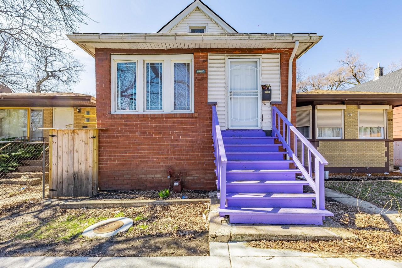 9020 S University Ave., Chicago, IL 60619