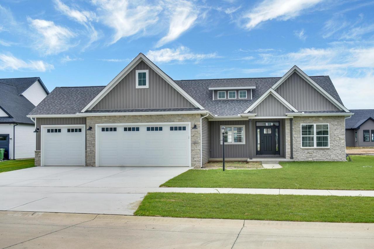 1412 Tinley Ln., Mahomet, IL 61853