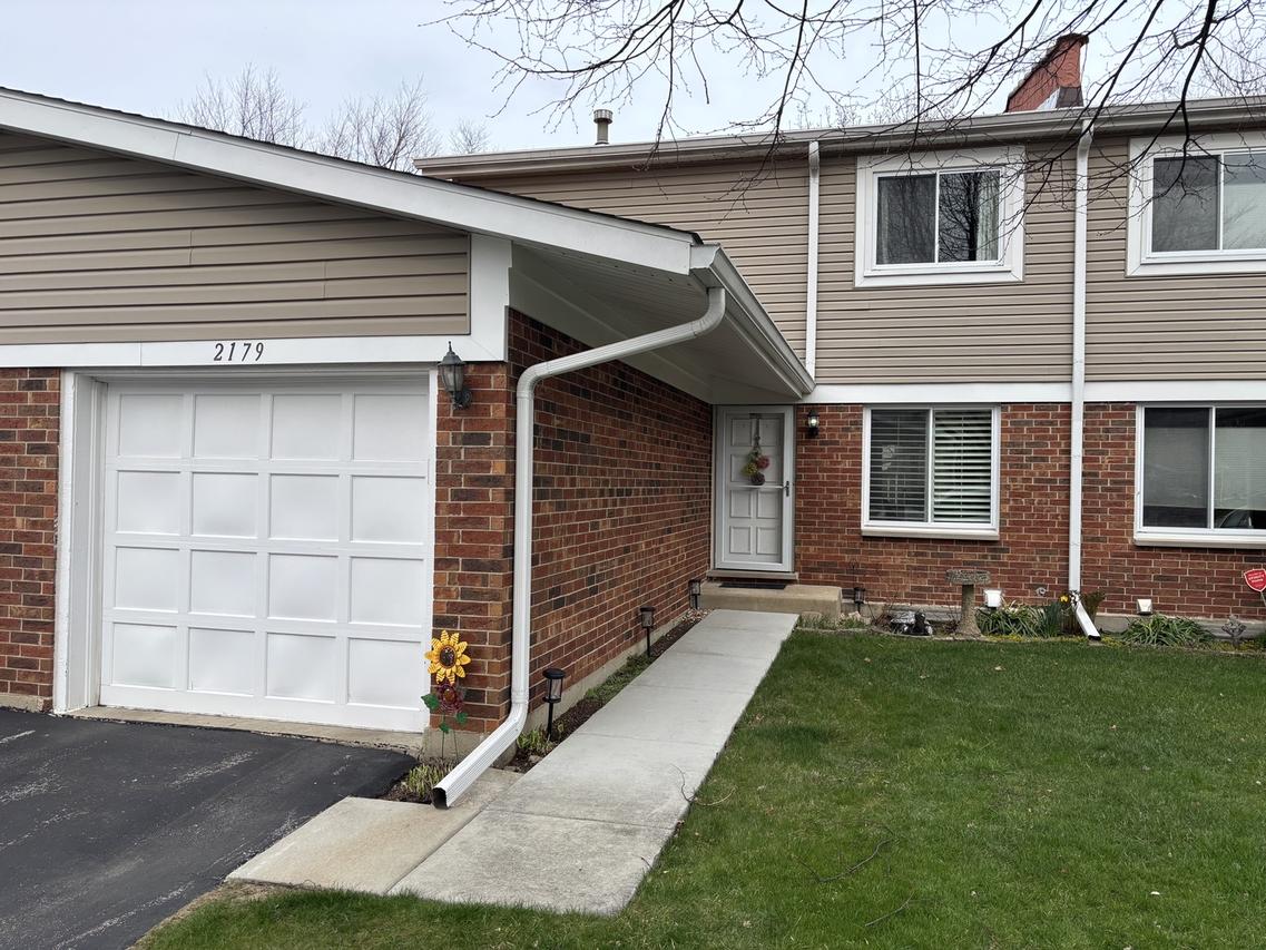 2179 N Queensburg Ln., Palatine, IL 60074