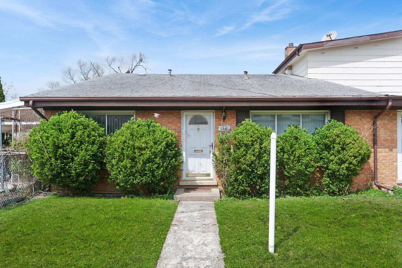 9481 Park Ln., Des Plaines, IL 60016