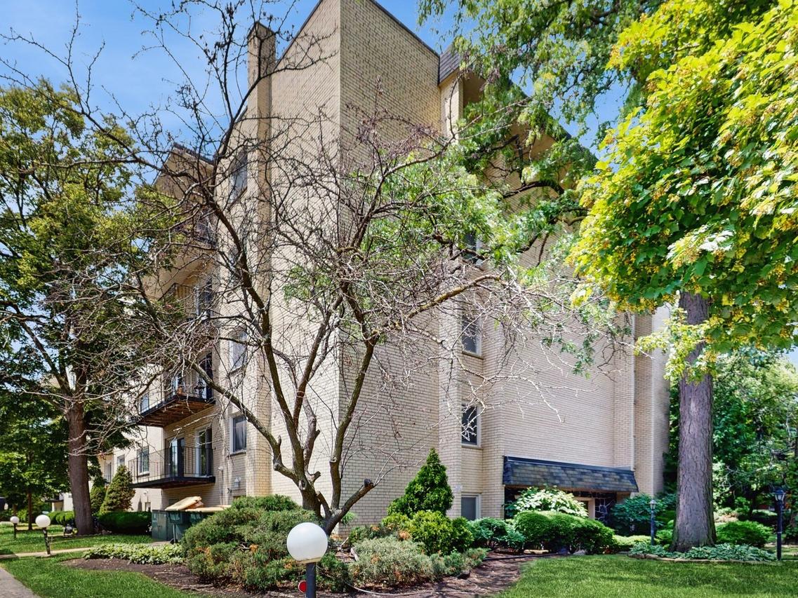 8650 Ferris Ave. #203, Morton Grove, IL 60053