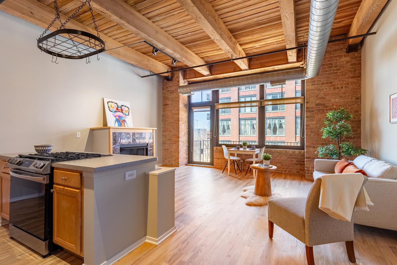 625 W Jackson Blvd. #402, Chicago, IL 60661