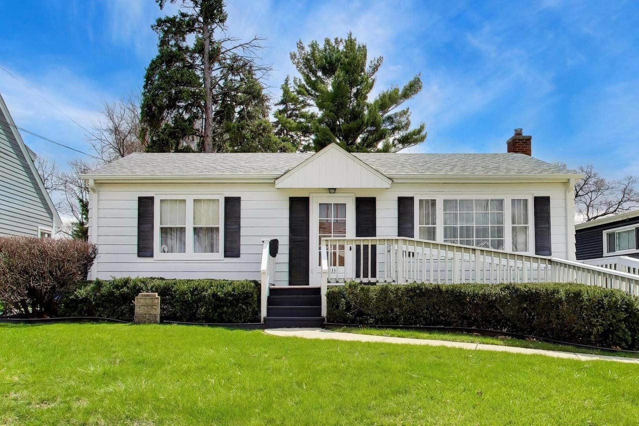 311 Elm St., Glen Ellyn, IL 60137