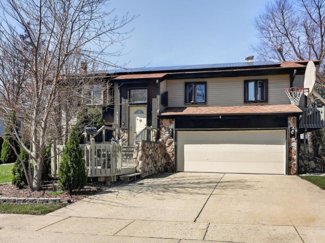 1170 Lancaster Ct., Hoffman Estates, IL 60195