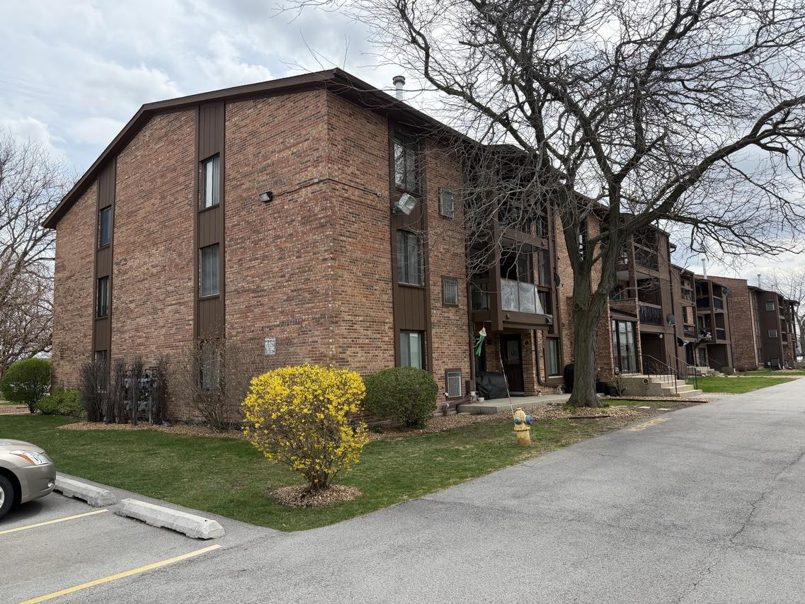 7531 175th St. #422, Tinley Park, IL 60477