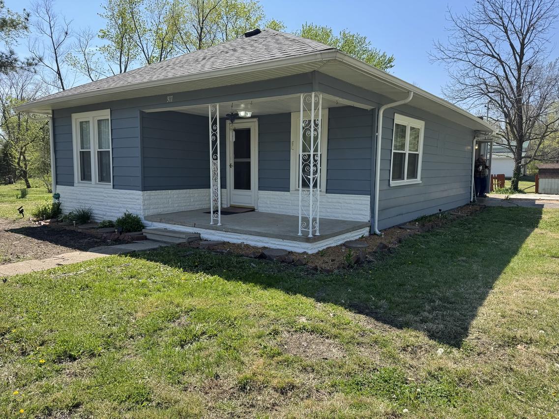 311 N Goldheimer Ave., Benton, IL 62812
