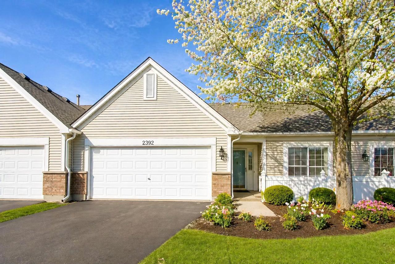 2392 Carillon Dr., Grayslake, IL 60030