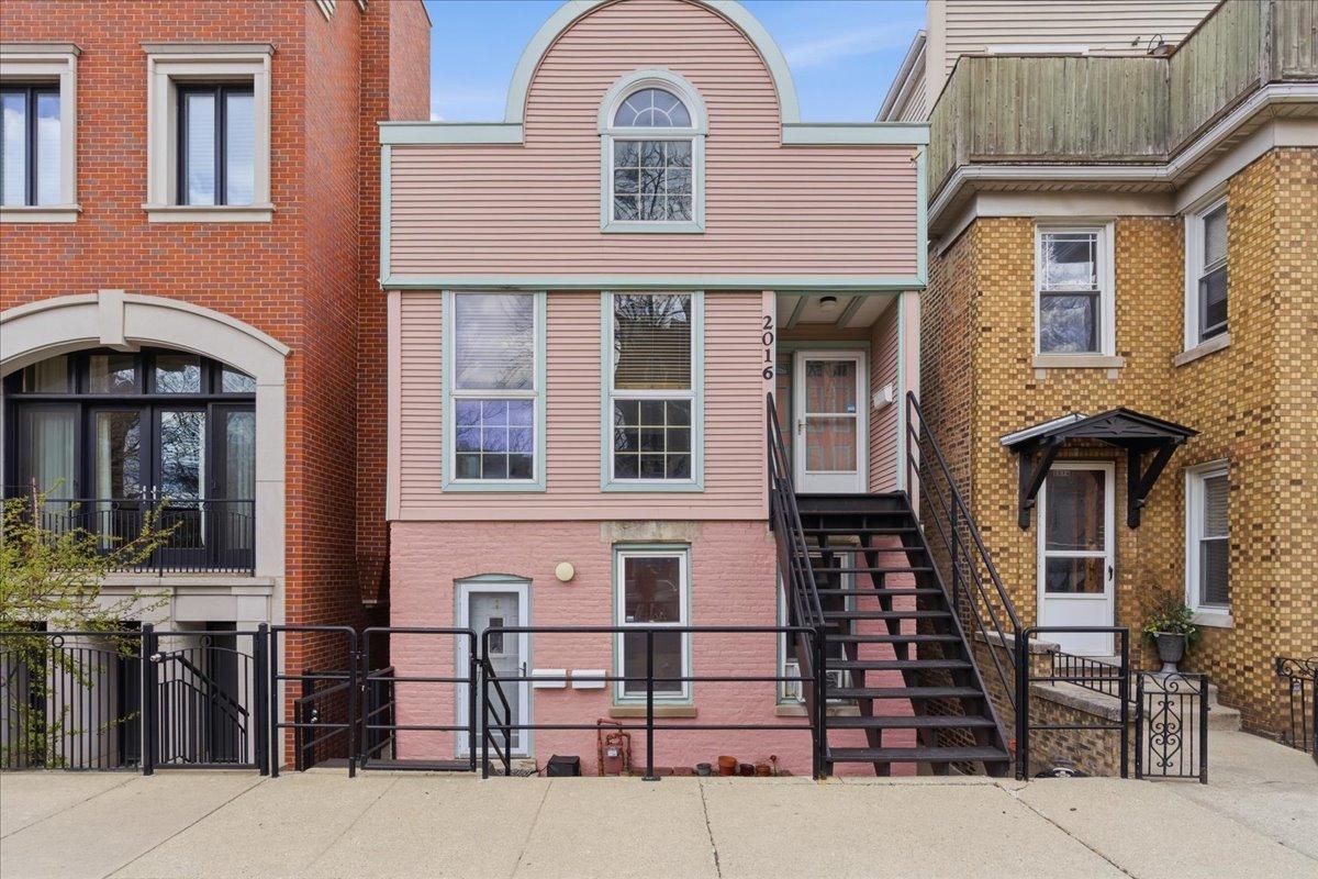 2016 W Charleston Ave., Chicago, IL 60647