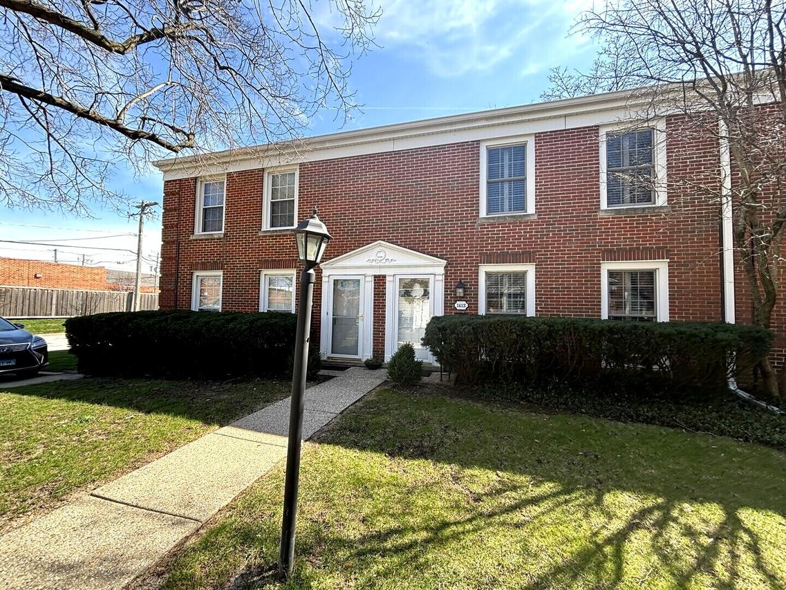 1414 Pebblecreek Dr., Glenview, IL 60025