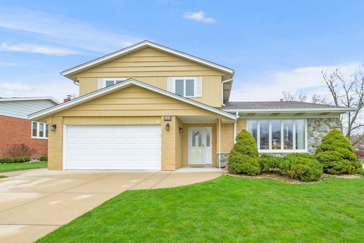 15329 Oak Rd., Oak Forest, IL 60452