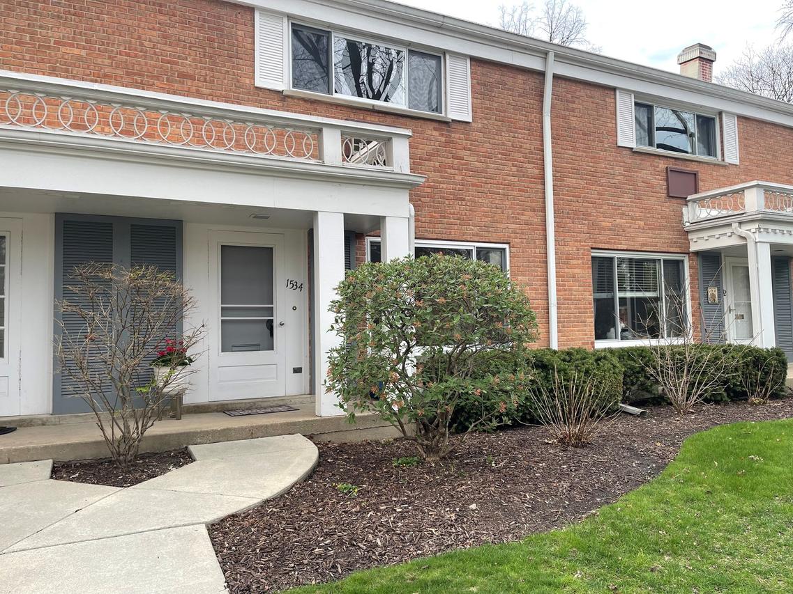 1534 Palmgren Dr., Glenview, IL 60025