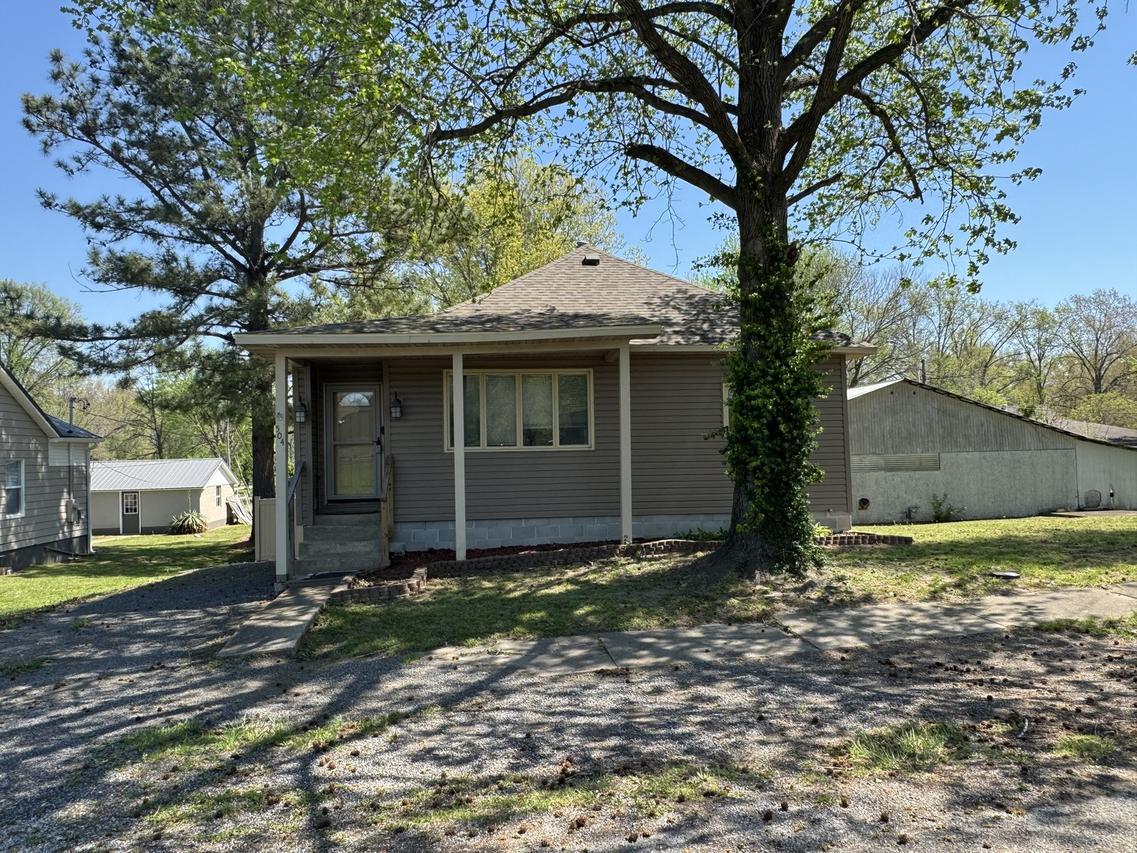 504 S Sunny Slope St., West Frankfort, IL 62896