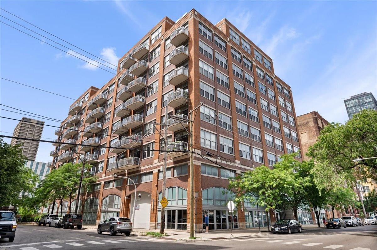 933 W Van Buren St. #702, Chicago, IL 60607