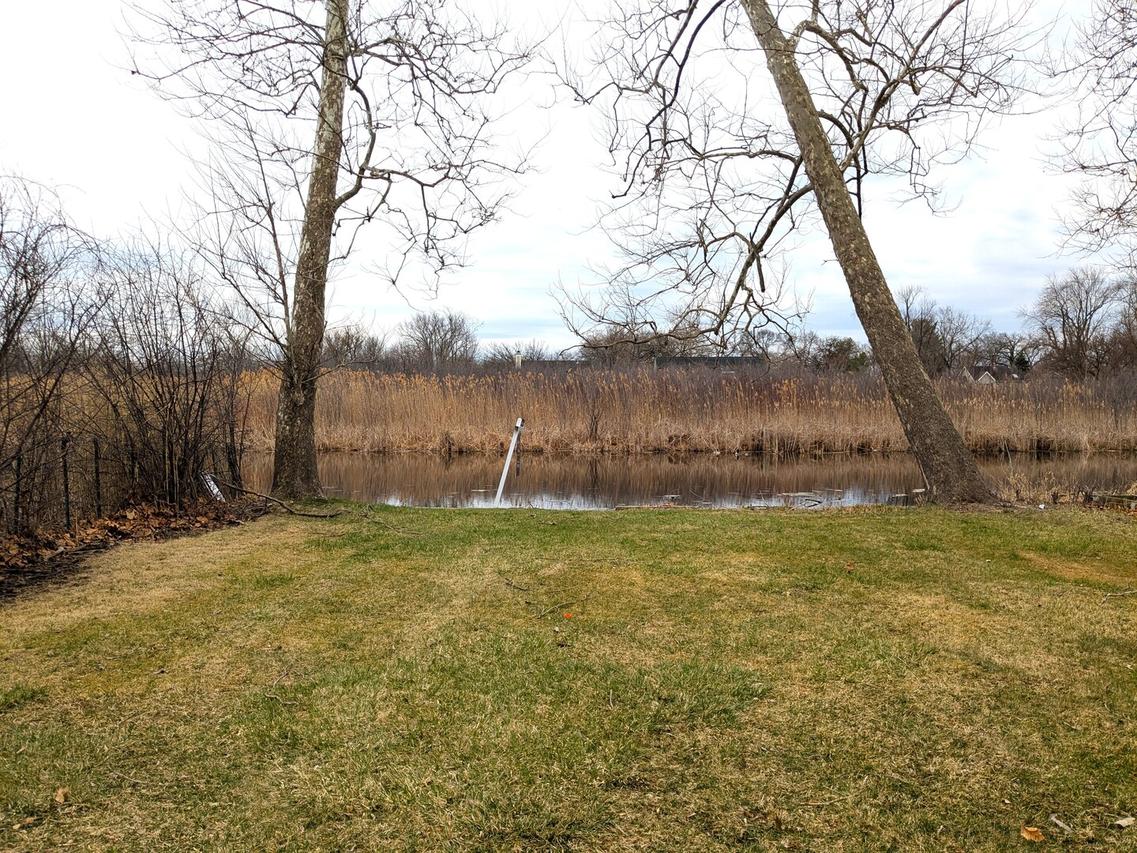 818 Sheridan Dr., Wauconda, IL 60084